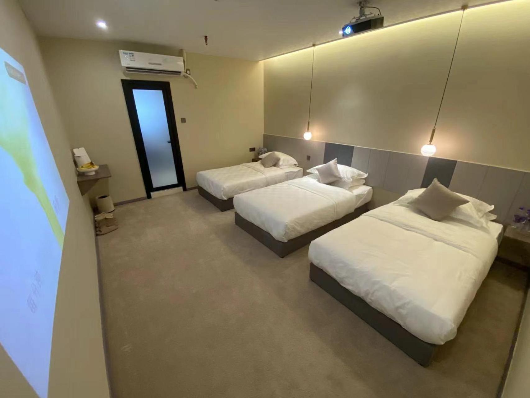 Puzzle Hotel Guangzhou Fenghuang New Village Subway Station ภายนอก รูปภาพ