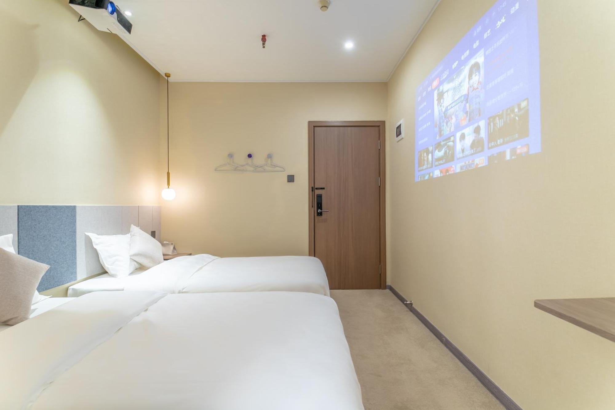 Puzzle Hotel Guangzhou Fenghuang New Village Subway Station ภายนอก รูปภาพ